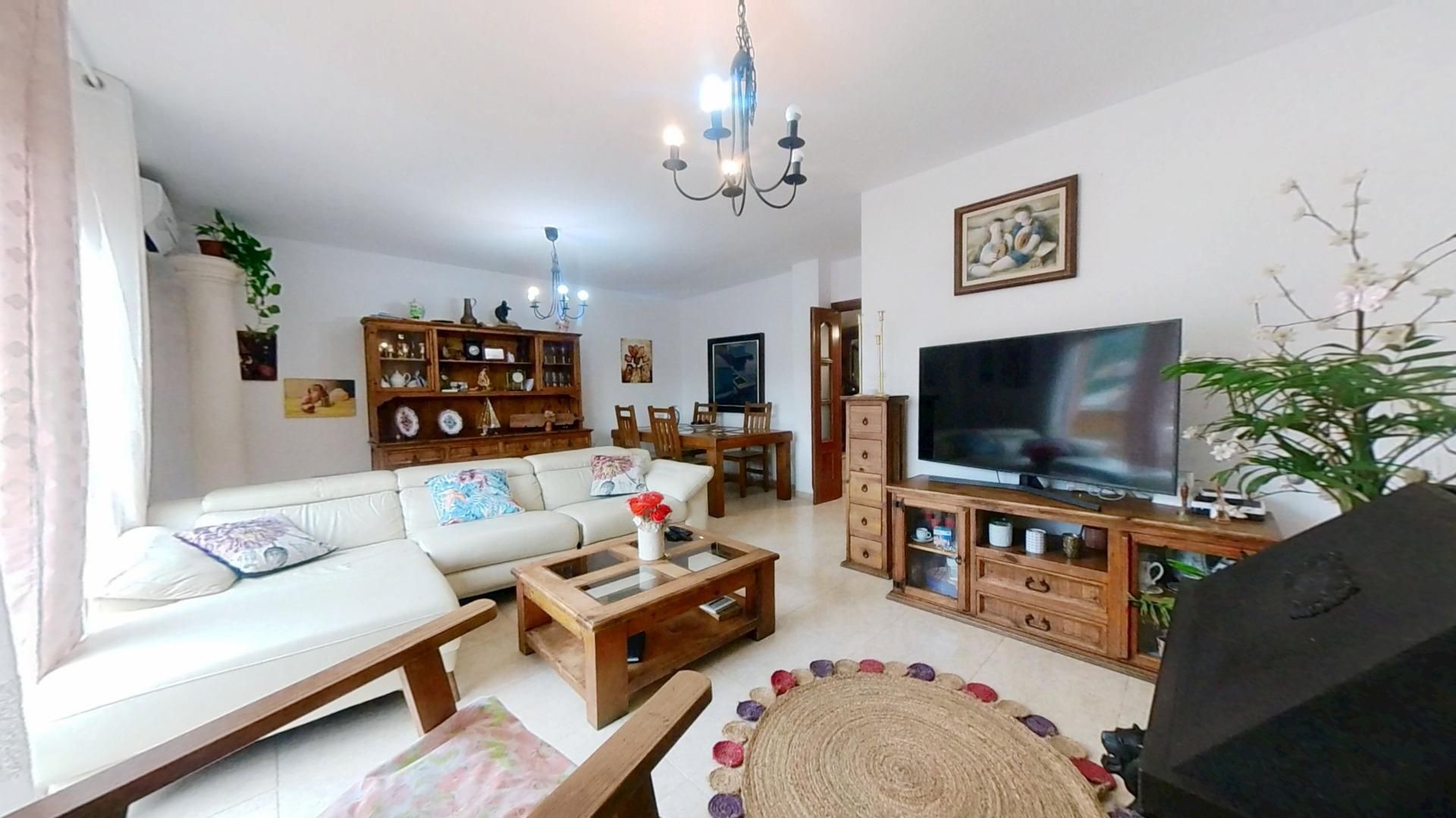 Sala de estar de Casa adosada en venta en Calafell con Aire acondicionado, Calefacción y Jardín privado