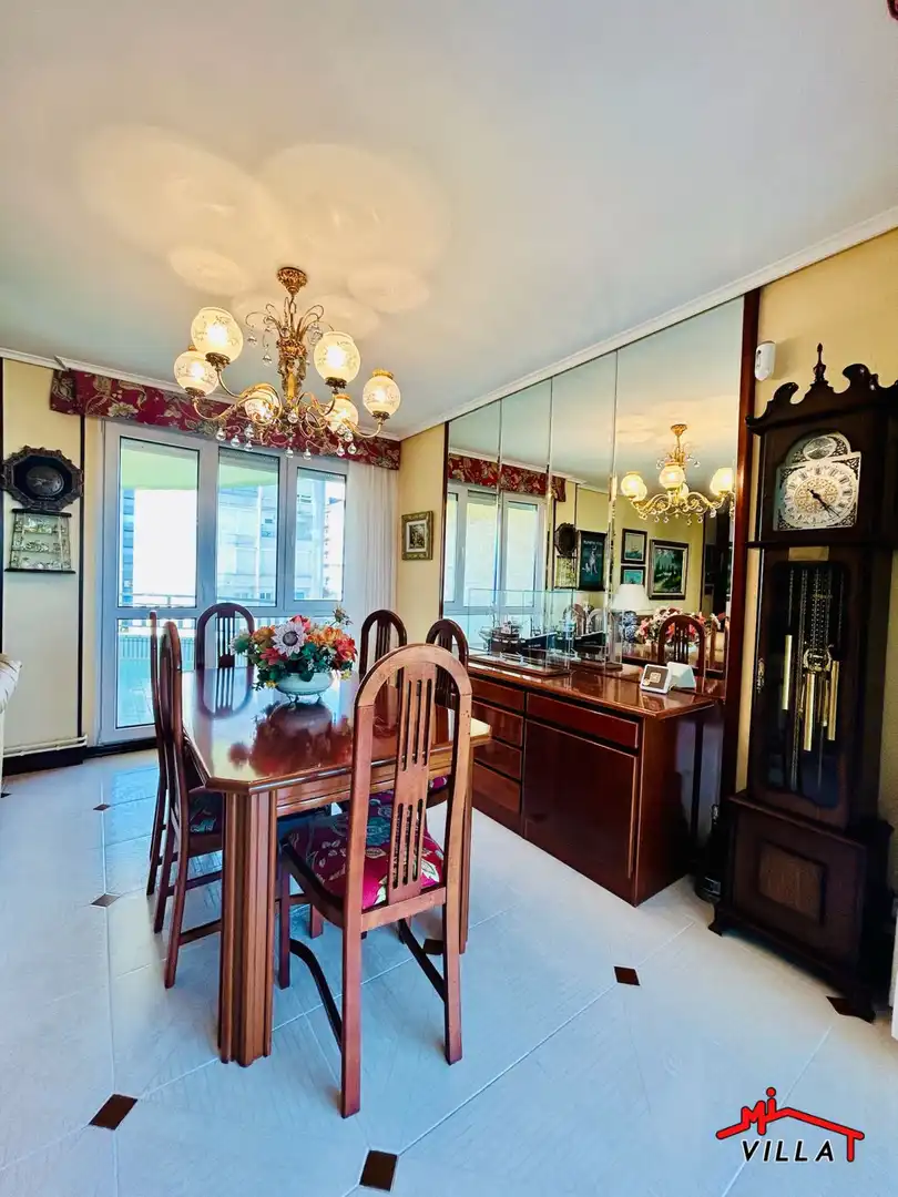 Comedor de Piso en venta en Laredo con Calefacción, Terraza y Amueblado