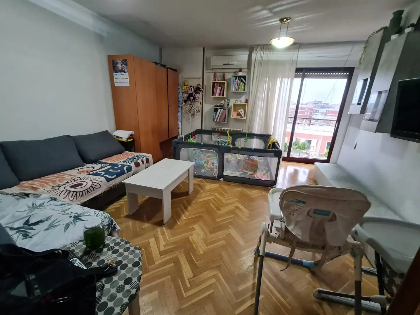 Living room of Flat for sale in Fuenlabrada  with Air Conditioner, Heating and Parquet flooring