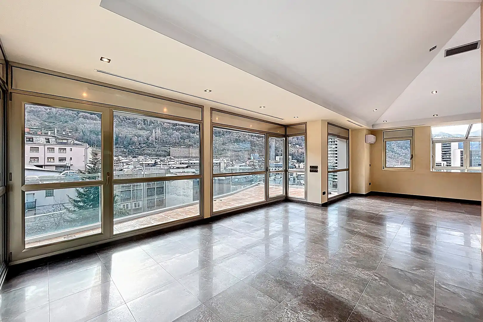 Living room of Attic for sale in Escaldes – Engordany  with Air Conditioner, Heating and Terrace