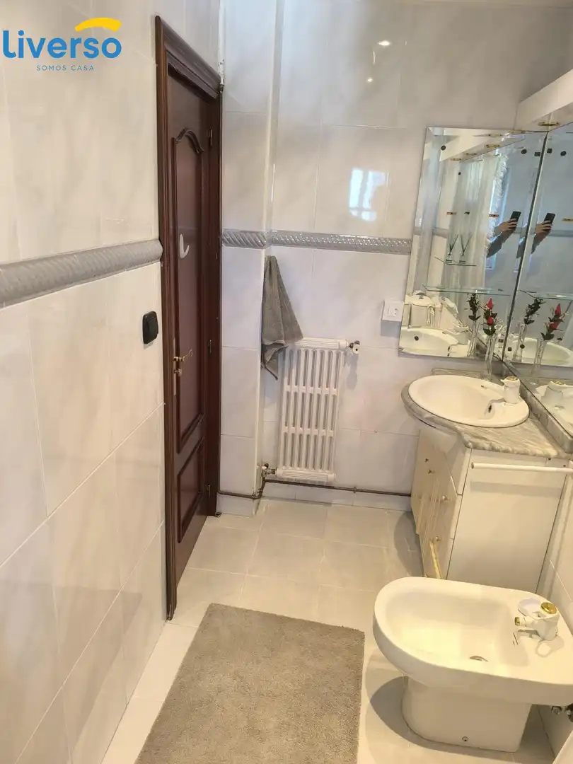 Bathroom of Flat for share in Burgos  with Heating, Terrace and Furnished