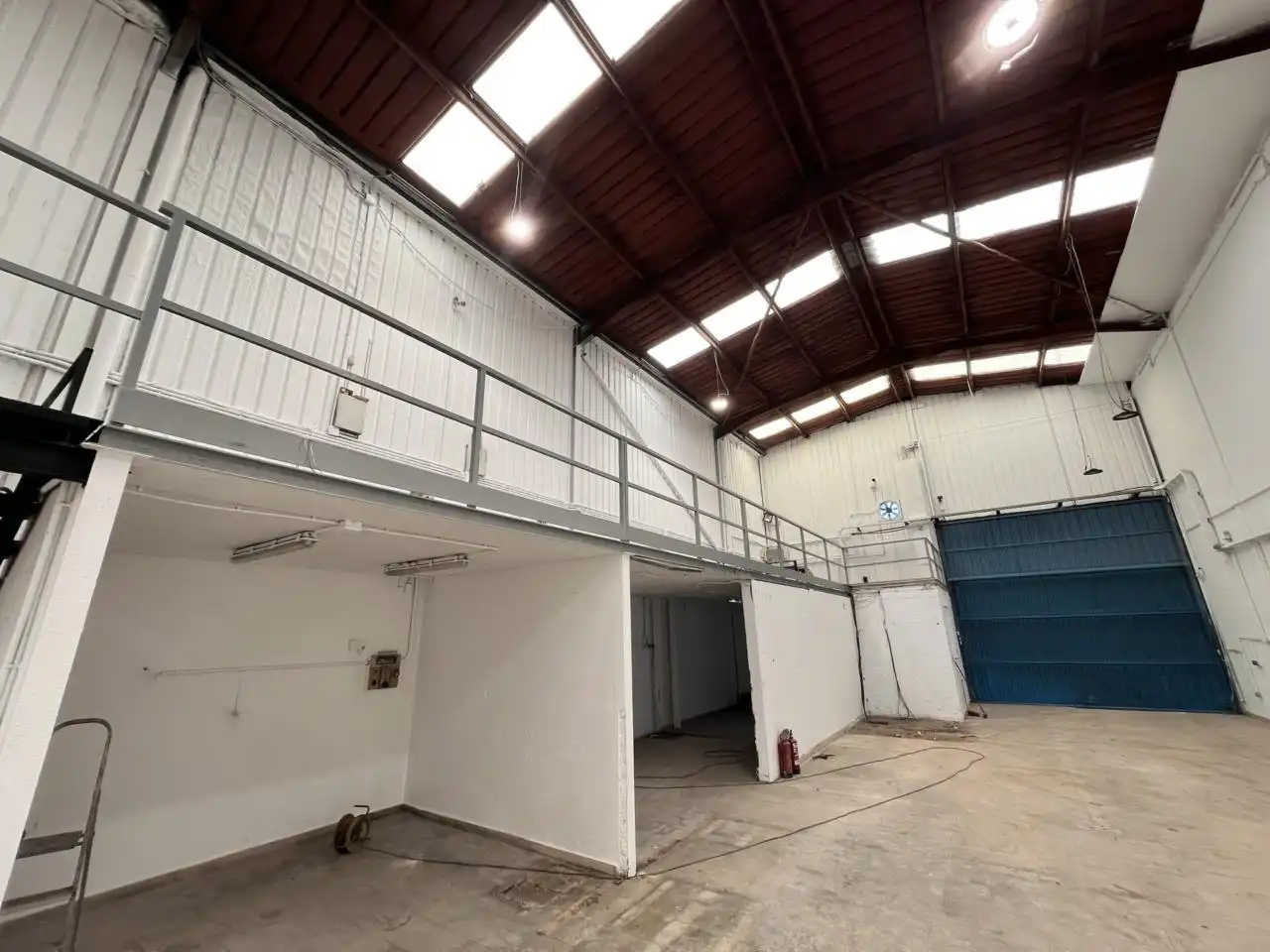 Fabrikhallen zum Verkauf in Sant Esteve Sesrovires mit Alarm