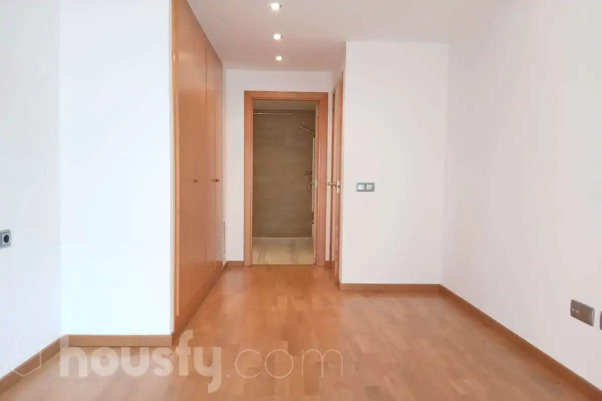 Bedroom of Flat for rent in Barcelona  with Air Conditioner, Heating and Parquet flooring