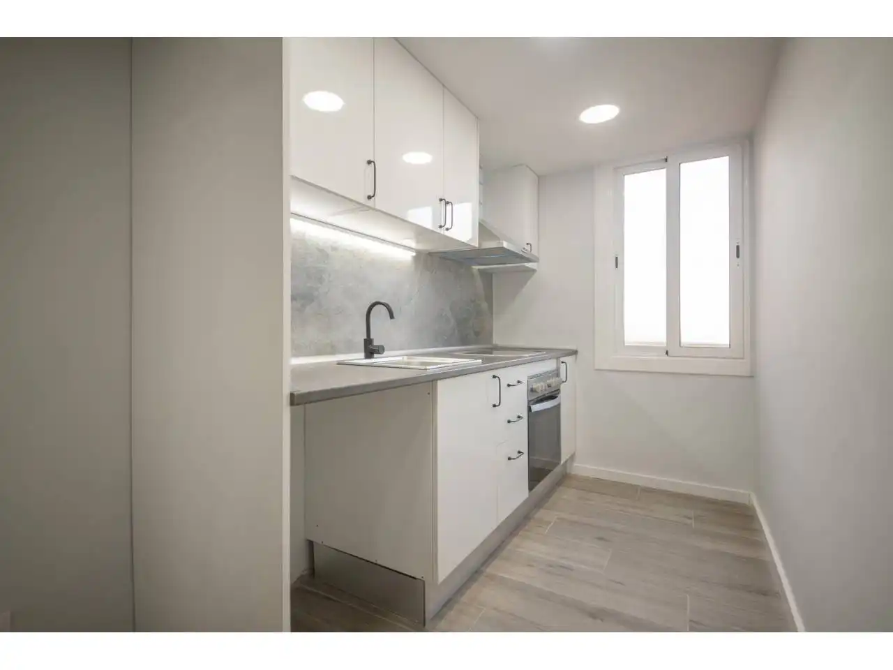 Küche von Wohnung zum Verkauf in Ripoll mit Klimaanlage, Heizung und Parkett