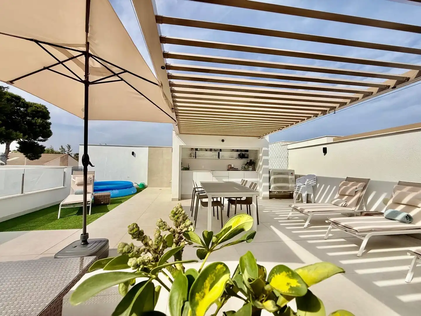 Terrasse von Dachboden zum Verkauf in San Pedro del Pinatar mit Klimaanlage, Heizung und Privatgarten
