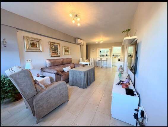 Sala de estar de Piso en venta en  Sevilla Capital con Aire acondicionado