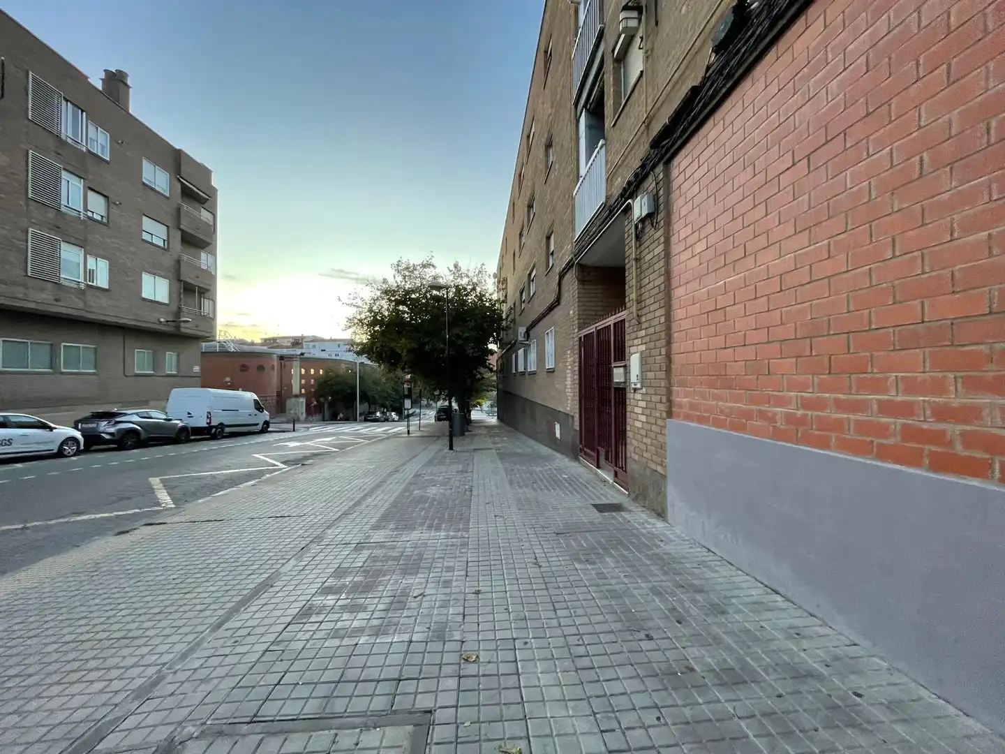 Außenansicht von Garage zum Verkauf in Zaragoza
