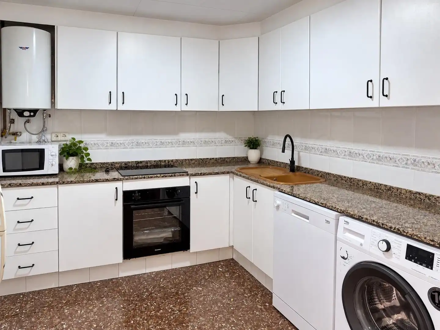 Flat with terrace to rent in Quatre Carreres, imagen 2