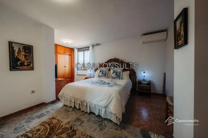 Dormitori de Casa o xalet en venda en Sierra Engarcerán amb Aire condicionat, Calefacció i Jardí privat