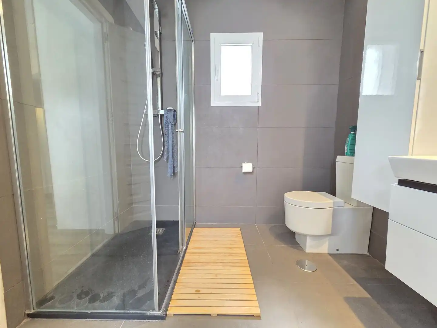 Bany de Casa adosada en venda en Marbella amb Aire condicionat, Terrassa i Moblat