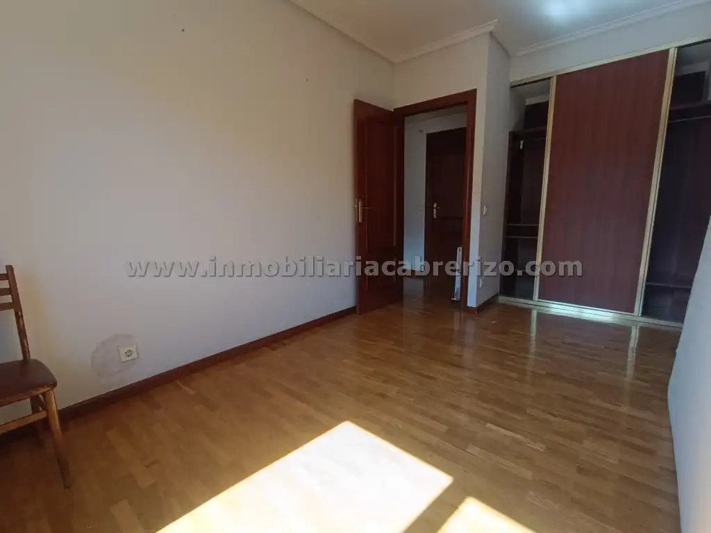 Schlafzimmer von Wohnungen zum Verkauf in  Logroño mit Klimaanlage, Heizung und Parkett