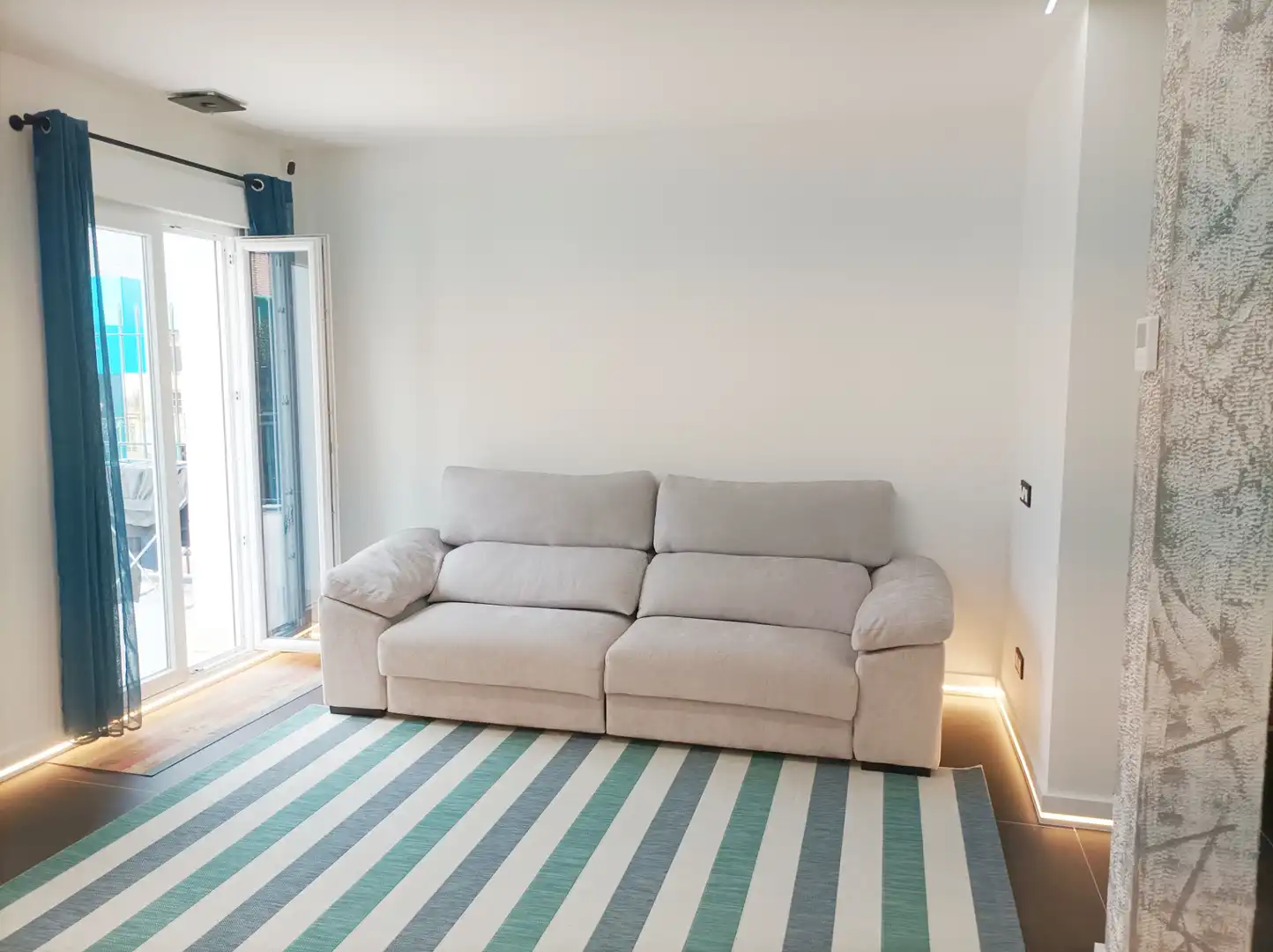 Wohnzimmer von Wohnung zum Verkauf in Madrid mit Klimaanlage, Heizung und Terrasse