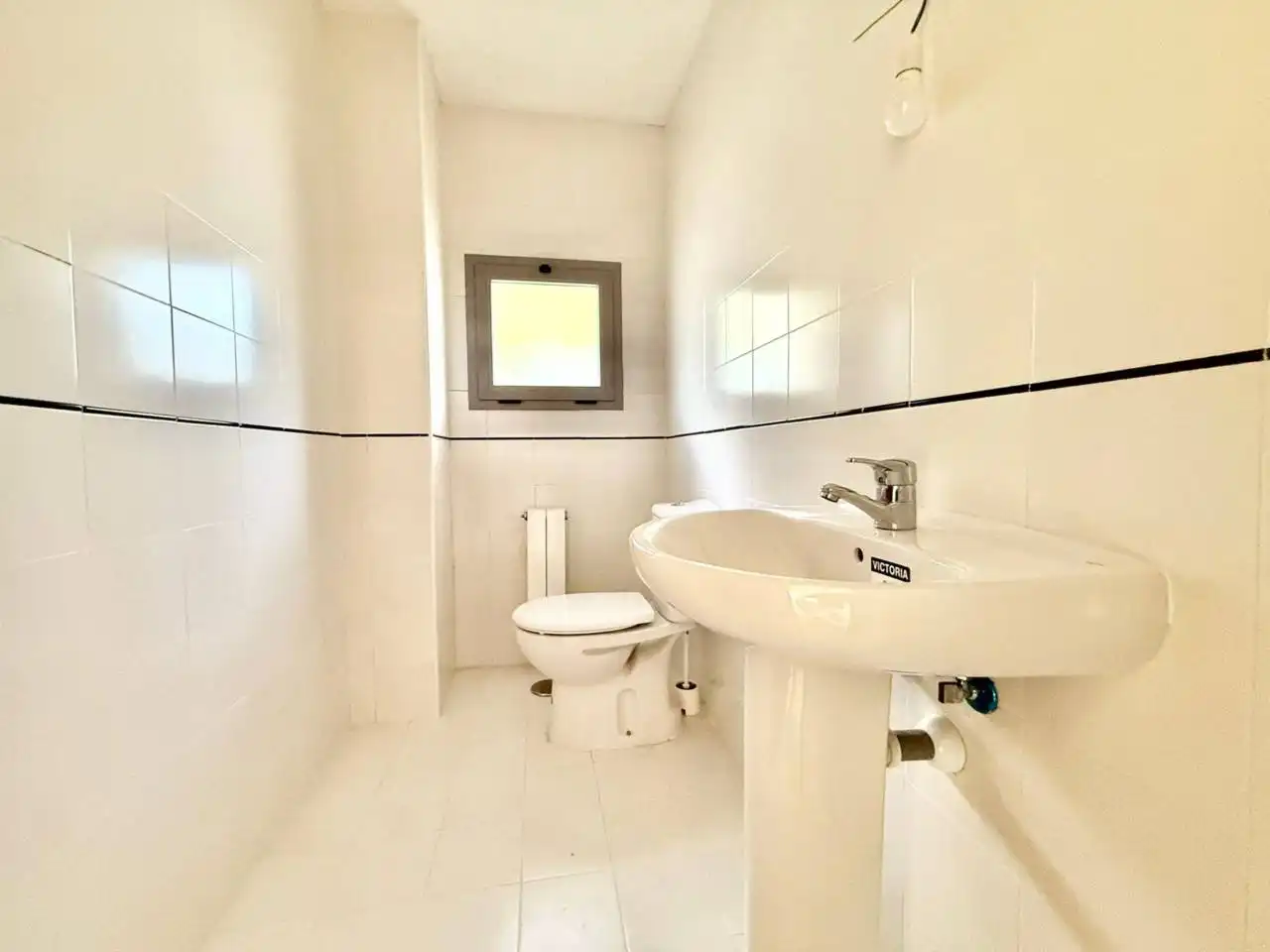 Baño de Casa adosada en venta en Bargas con Calefacción, Jardín privado y Alarma
