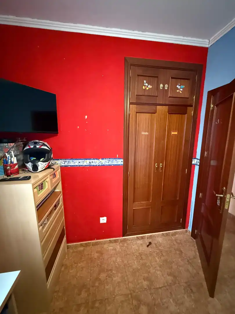 Habitación de Casa adosada en venta en Fernán Caballero con Aire acondicionado, Calefacción y Jardín privado