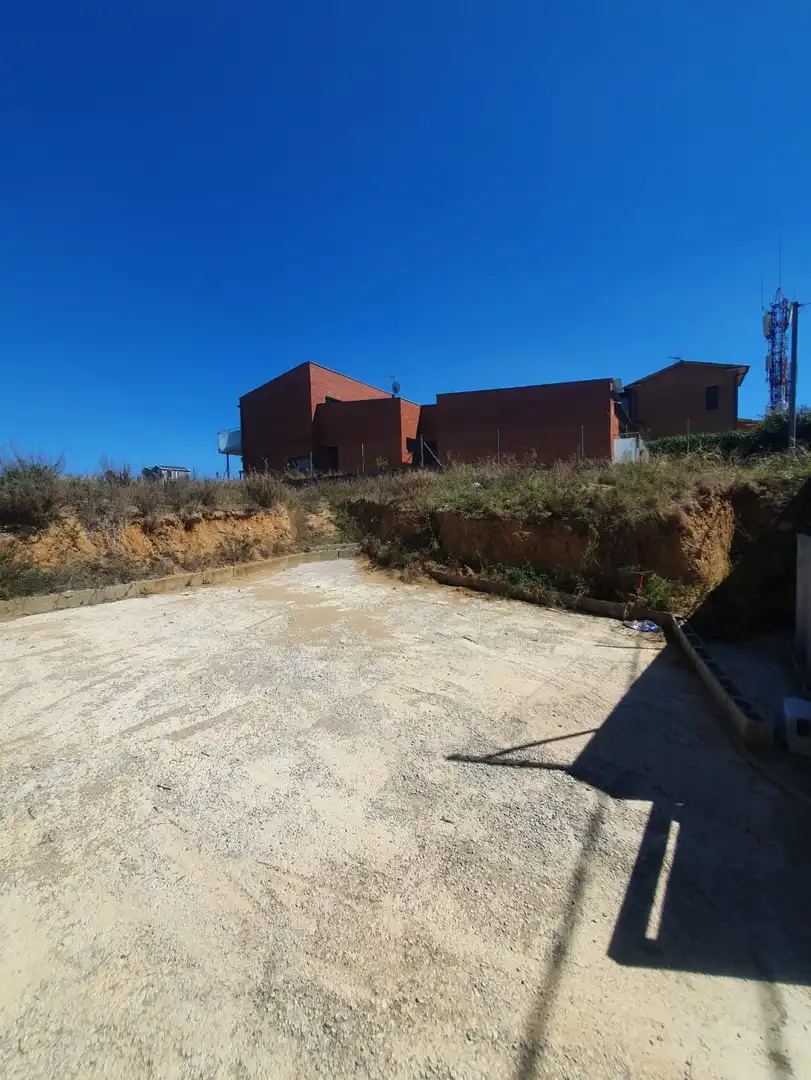 Wohnbaugrundstück zum Verkauf in Bigues i Riells del Fai, imagen 3