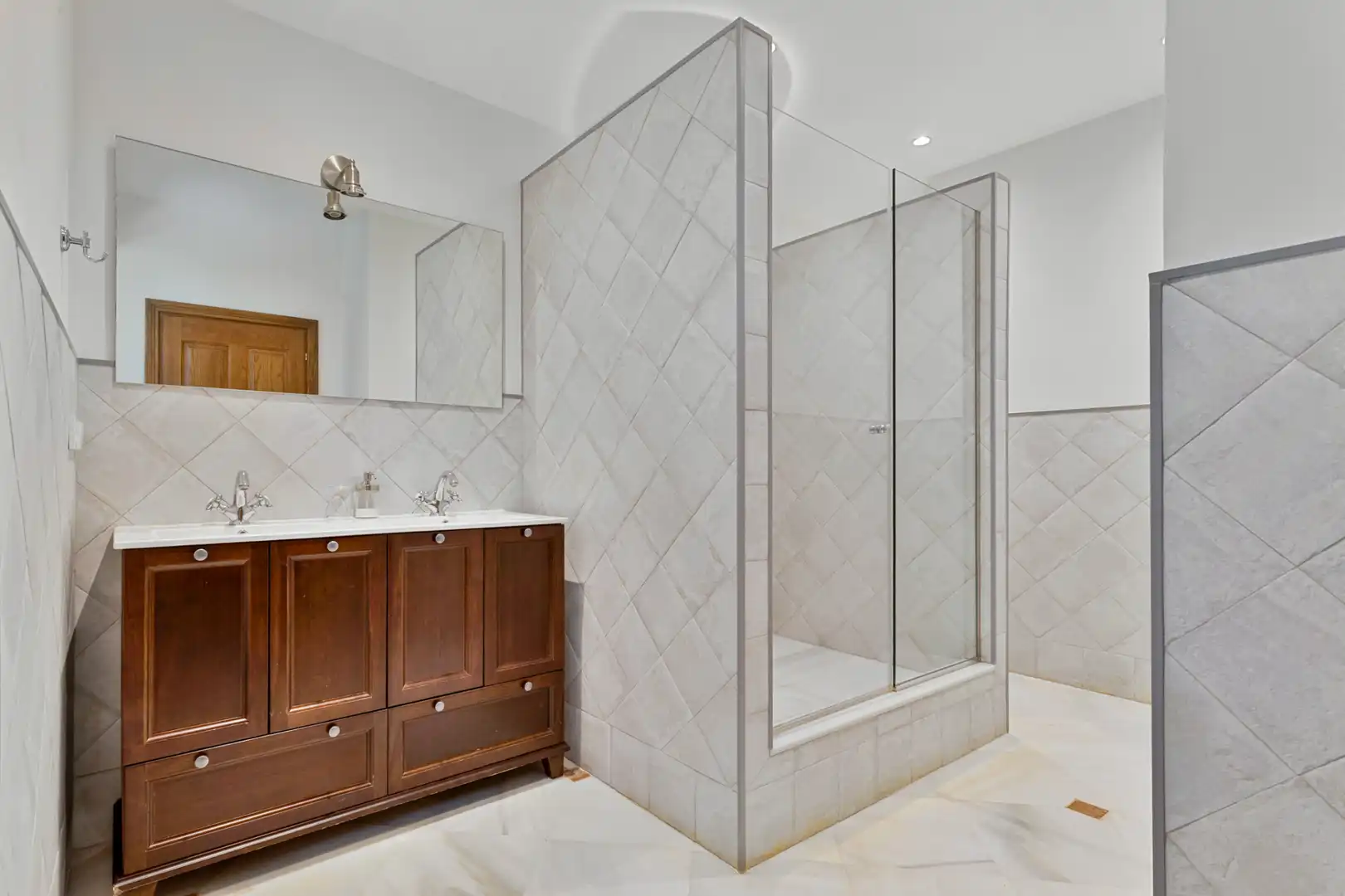 Badezimmer von Haus oder Chalet zur Miete in Marbella mit Klimaanlage, Privatgarten und Terrasse