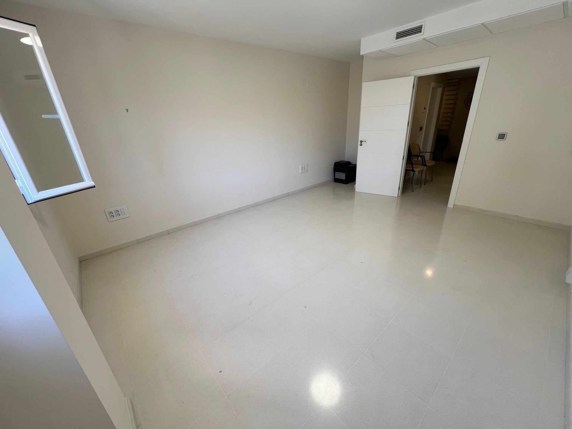 Office for sale in  Jaén Capital  with Air Conditioner and Furnished