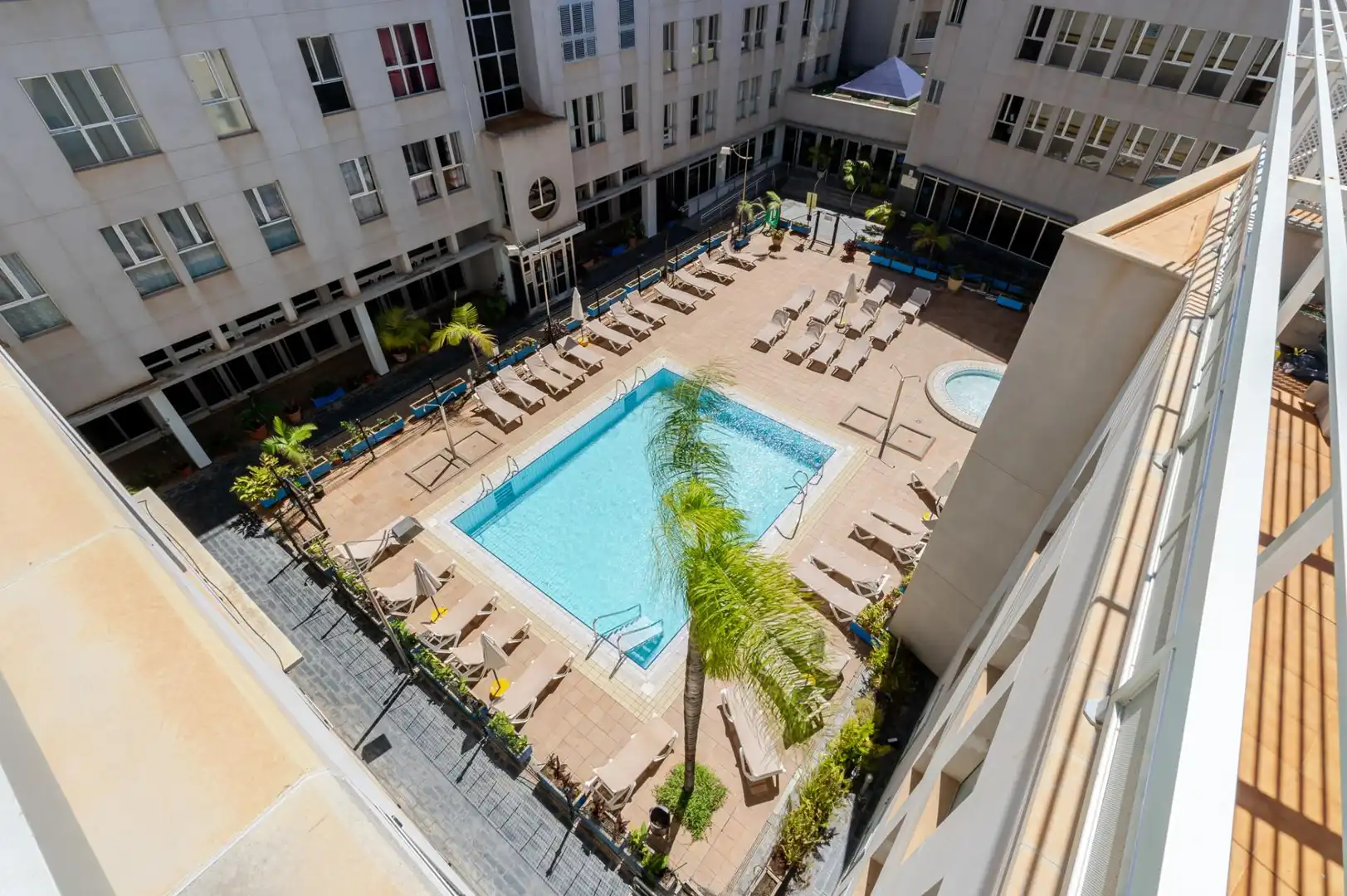 Piscina de Ático en venta en Gáldar con Terraza, Amueblado y Piscina comunitaria