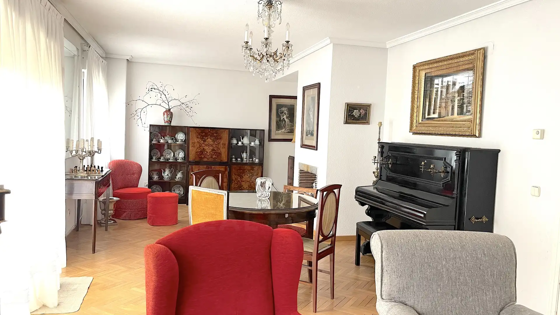 Sala d'estar de Casa adosada en venda en Las Rozas de Madrid amb Calefacció