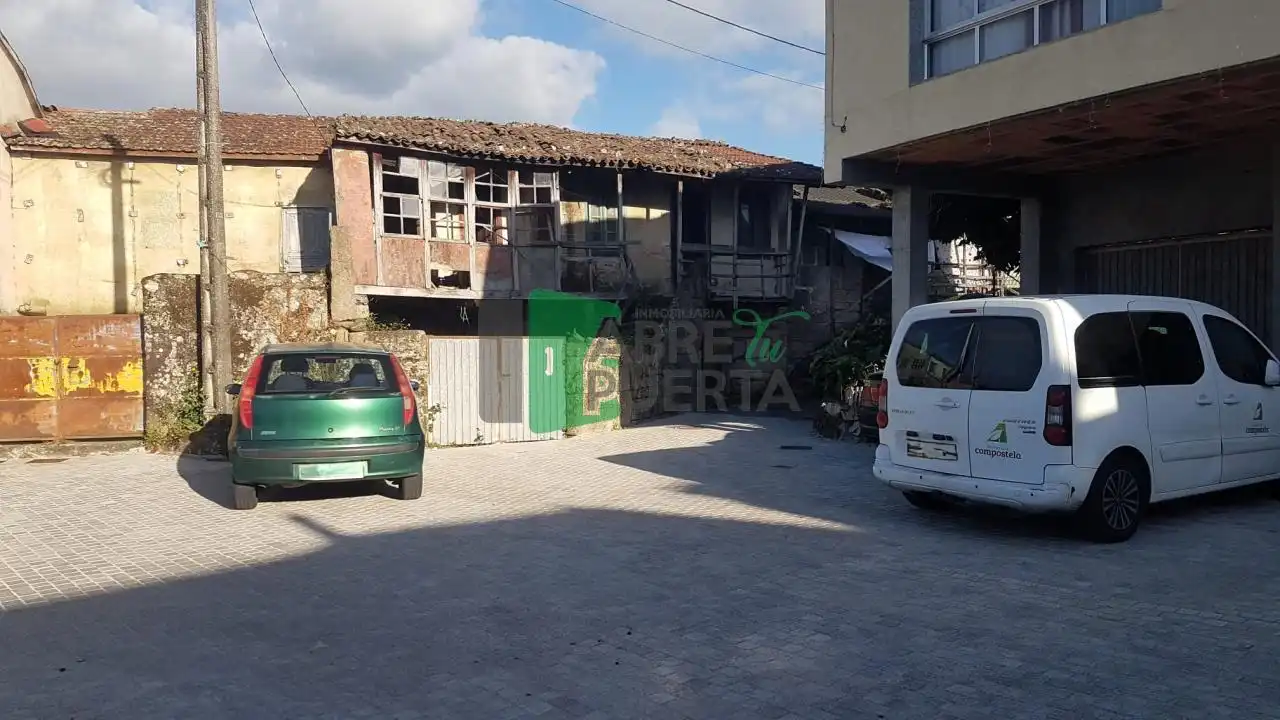 Parking de Finca rústica en venta en Amoeiro con Calefacción y Jardín privado