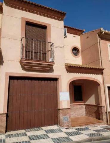 Casa adosada en Venta en Calle Huelva en El Saucejo