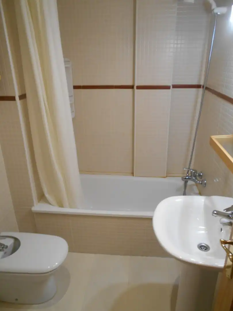Baño de Apartamento en venta en Miguelturra con Aire acondicionado, Calefacción y Trastero