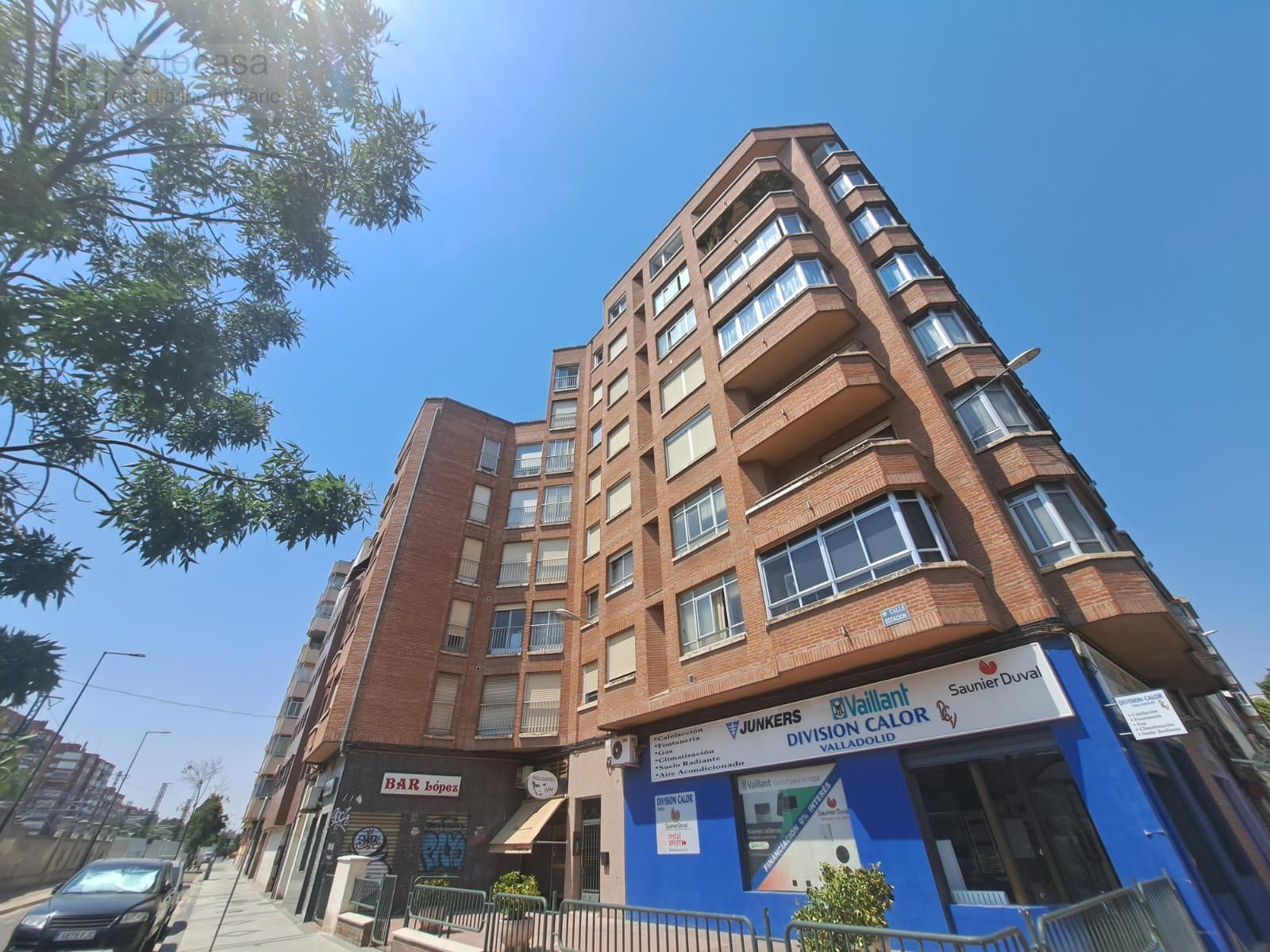 Vista exterior de Piso en venta en Valladolid Capital con Calefacción, Terraza y Amueblado