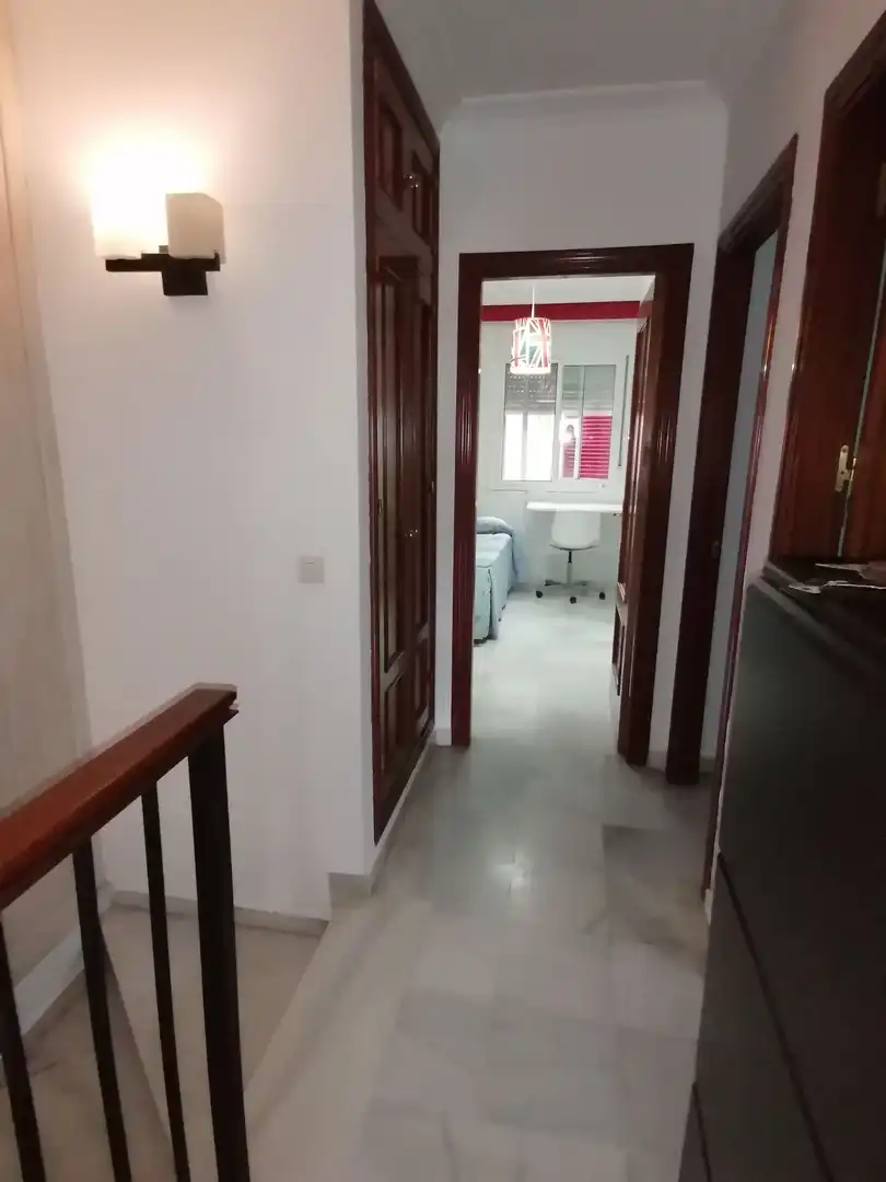 Casa adosada de lloguer en Algeciras amb Jardí privat, Terrassa i Traster