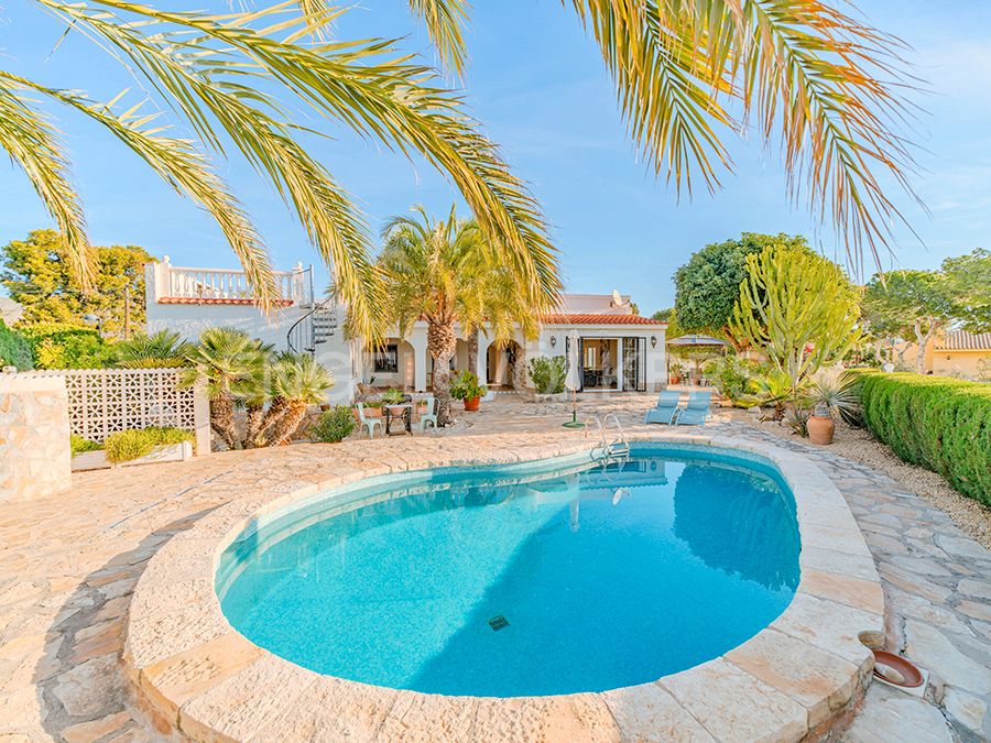 Swimming pool of House or chalet for sale in El Campello  with Air Conditioner, Heating and Private garden