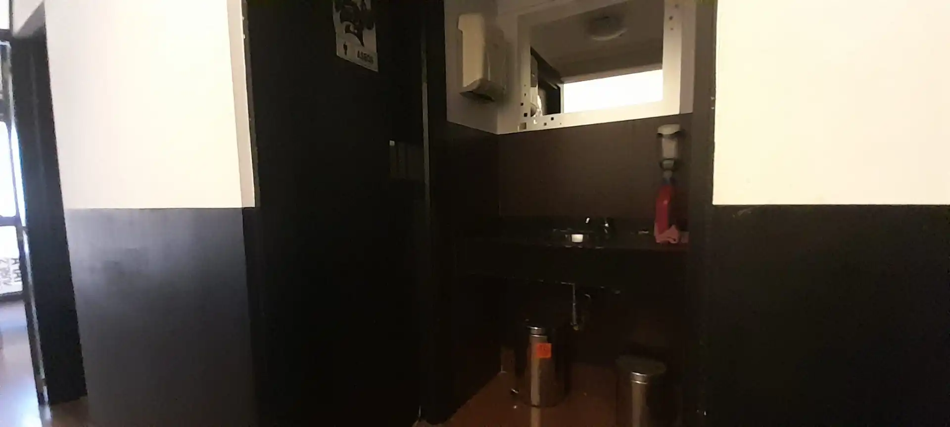 Baño de Local en venta en Bilbao  con Aire acondicionado, Calefacción y Amueblado