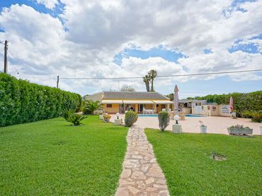 Villa con piscina in vendita a Els Poblets