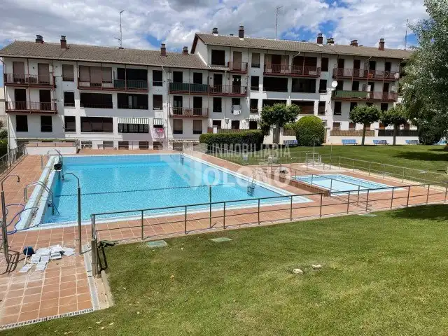 Piscina de Apartament en venda en Labastida / Bastida amb Calefacció, Parquet i Piscina comunitària