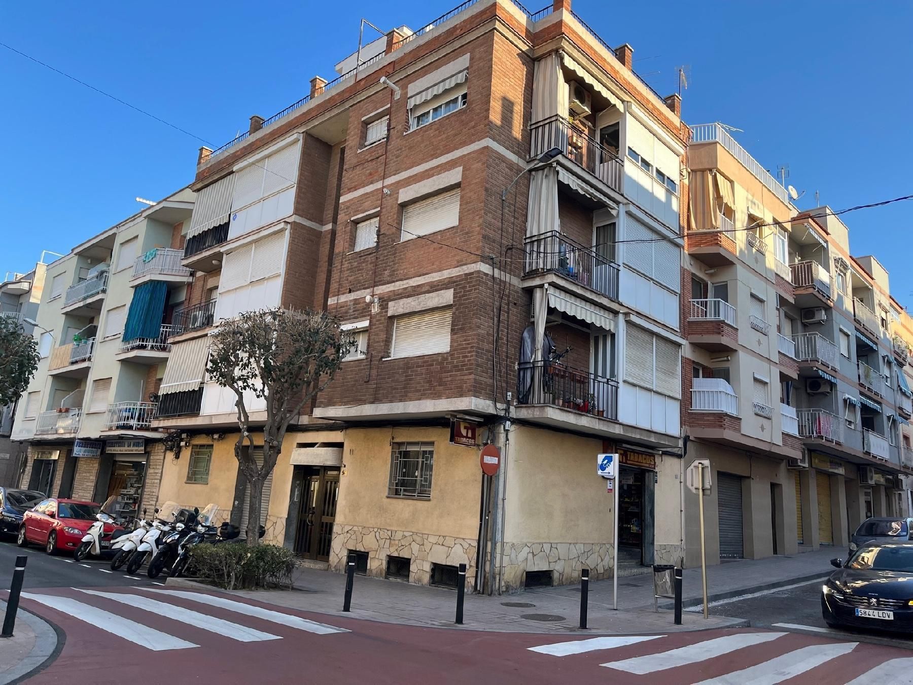 Vista exterior de Local en venta en Sant Joan Despí