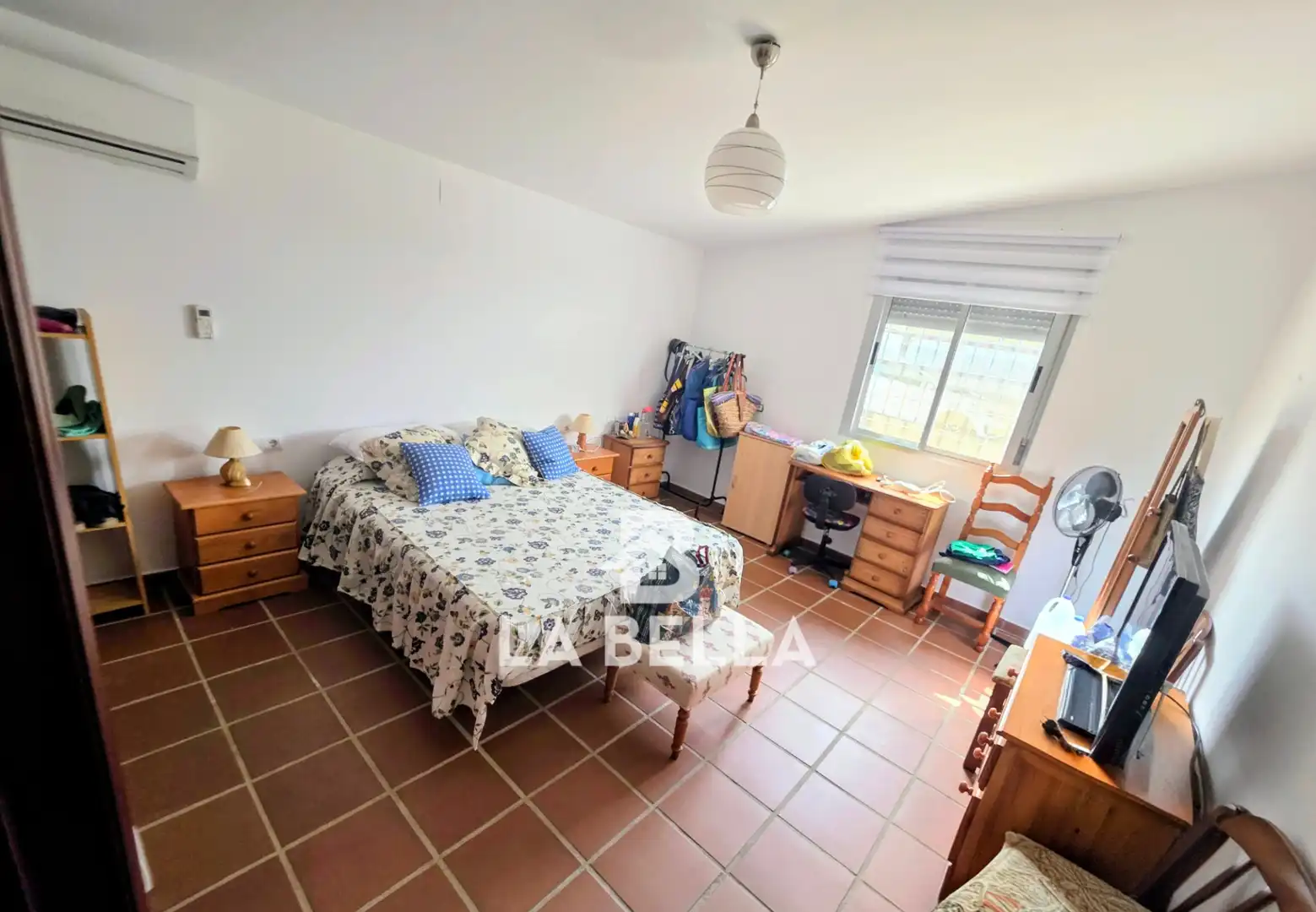 Dormitori de Finca rústica en venda en Coria del Río amb Aire condicionat, Jardí privat i Traster