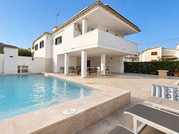 Casa con balcón en venta en Port de Pollença