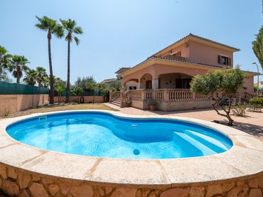 Casa con balcón en venta en Carrer de Joan Coromines