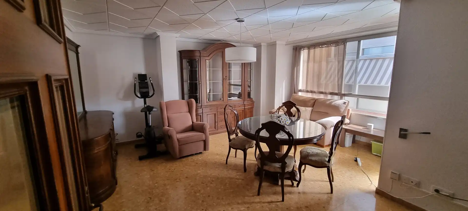 Sala d'estar de Pis de lloguer en Moncada amb Aire condicionat, Terrassa i Moblat