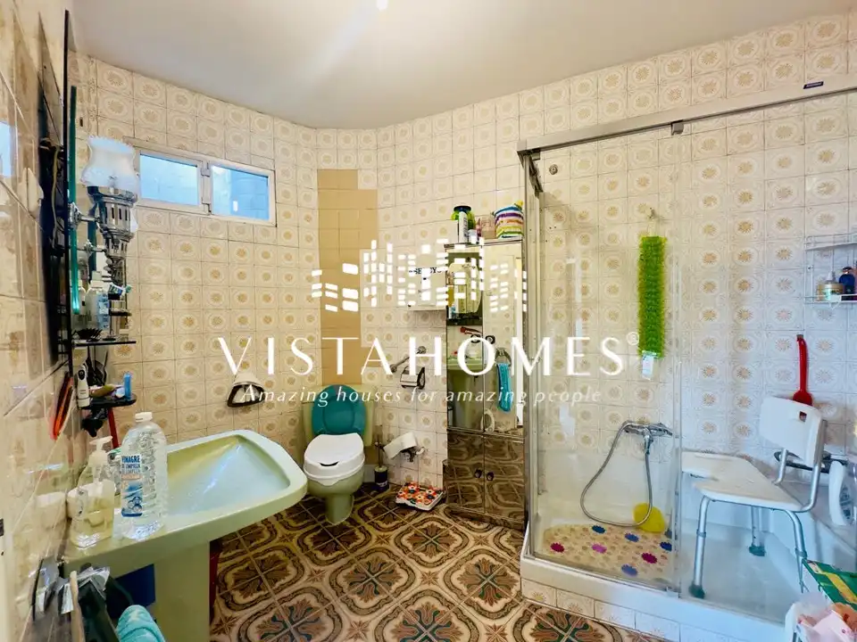 Badezimmer von Wohnung zum Verkauf in Madrid mit Klimaanlage, Heizung und Balkon