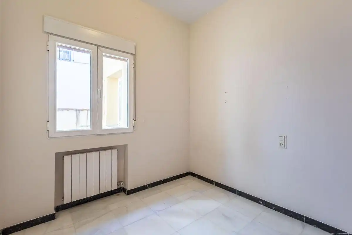 Flat for rent in Granada  with Air Conditioner and Heating