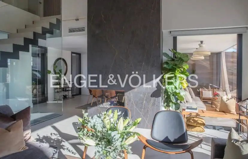 Casa adosada de alquiler en Boadilla del Monte con Aire acondicionado, Calefacción y Jardín privado