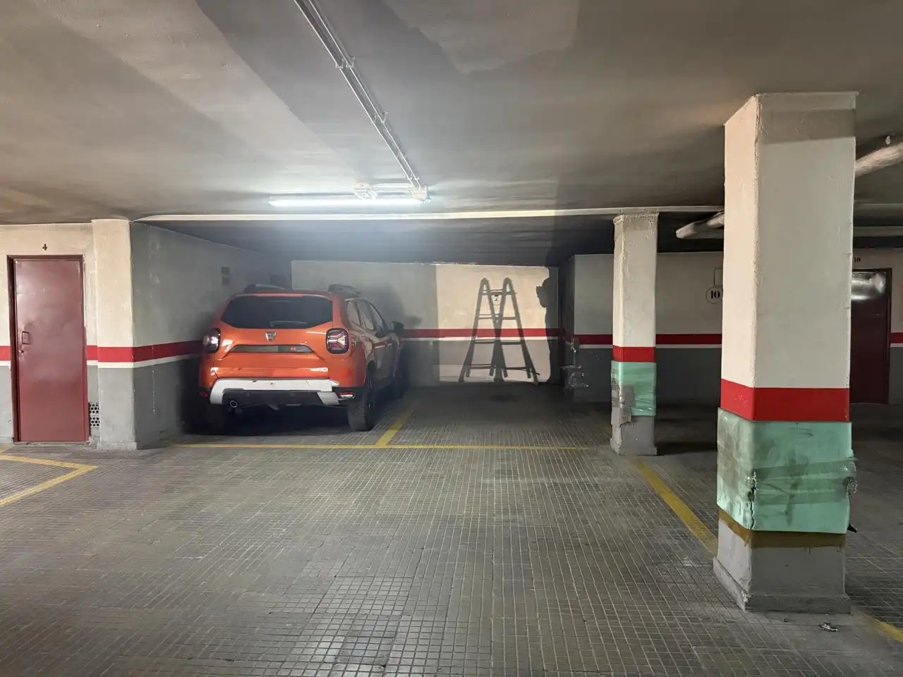 Aparcament de Pis en venda en Ávila amb Calefacció, Parquet i Terrassa