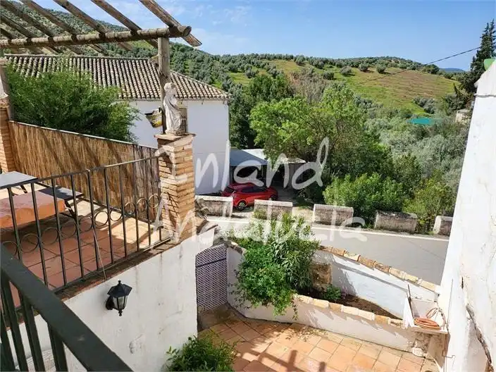 Vista exterior de Finca rústica en venda en Villanueva de Algaidas amb Terrassa i Piscina