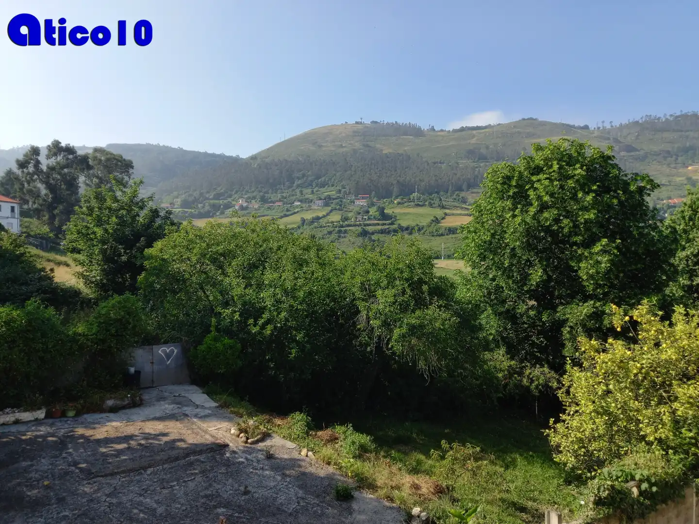 Außenansicht von Einfamilien-Reihenhaus zum Verkauf in Oviedo  mit Heizung, Privatgarten und Parkett
