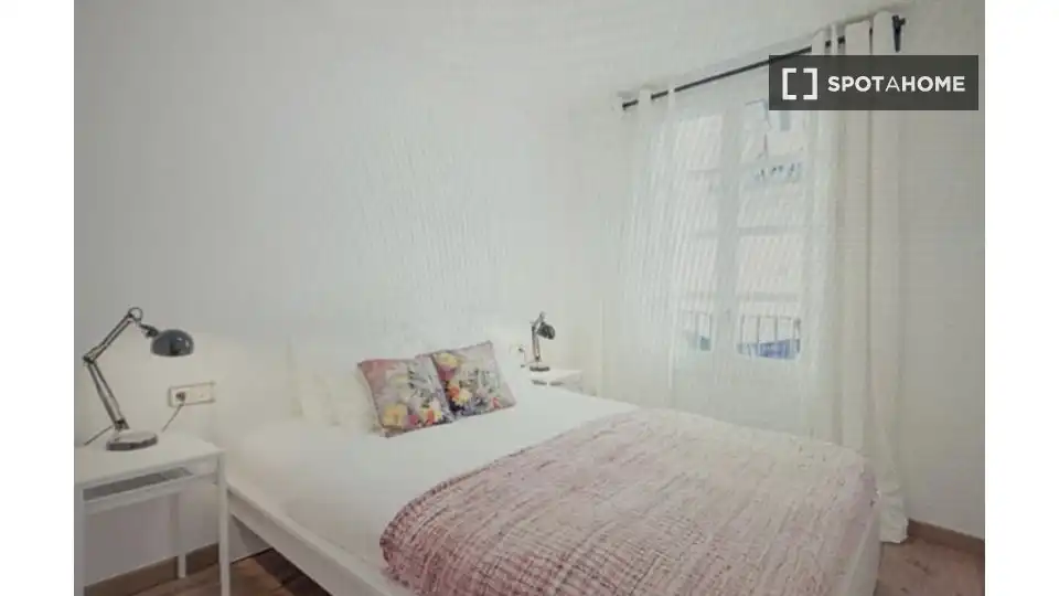 Piso con terraza en alquiler en Ciutat Vella, imagen 7