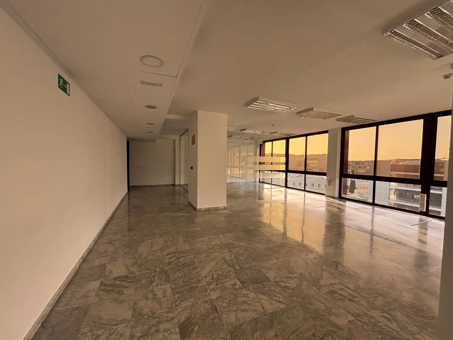 Office for rent in Sevilla  with Air Conditioner and Heating
