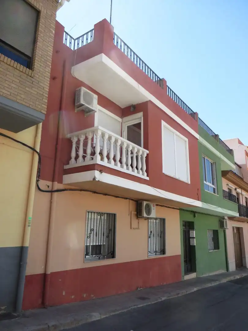 Vista exterior de Pis en venda en La Vall d'Uixó