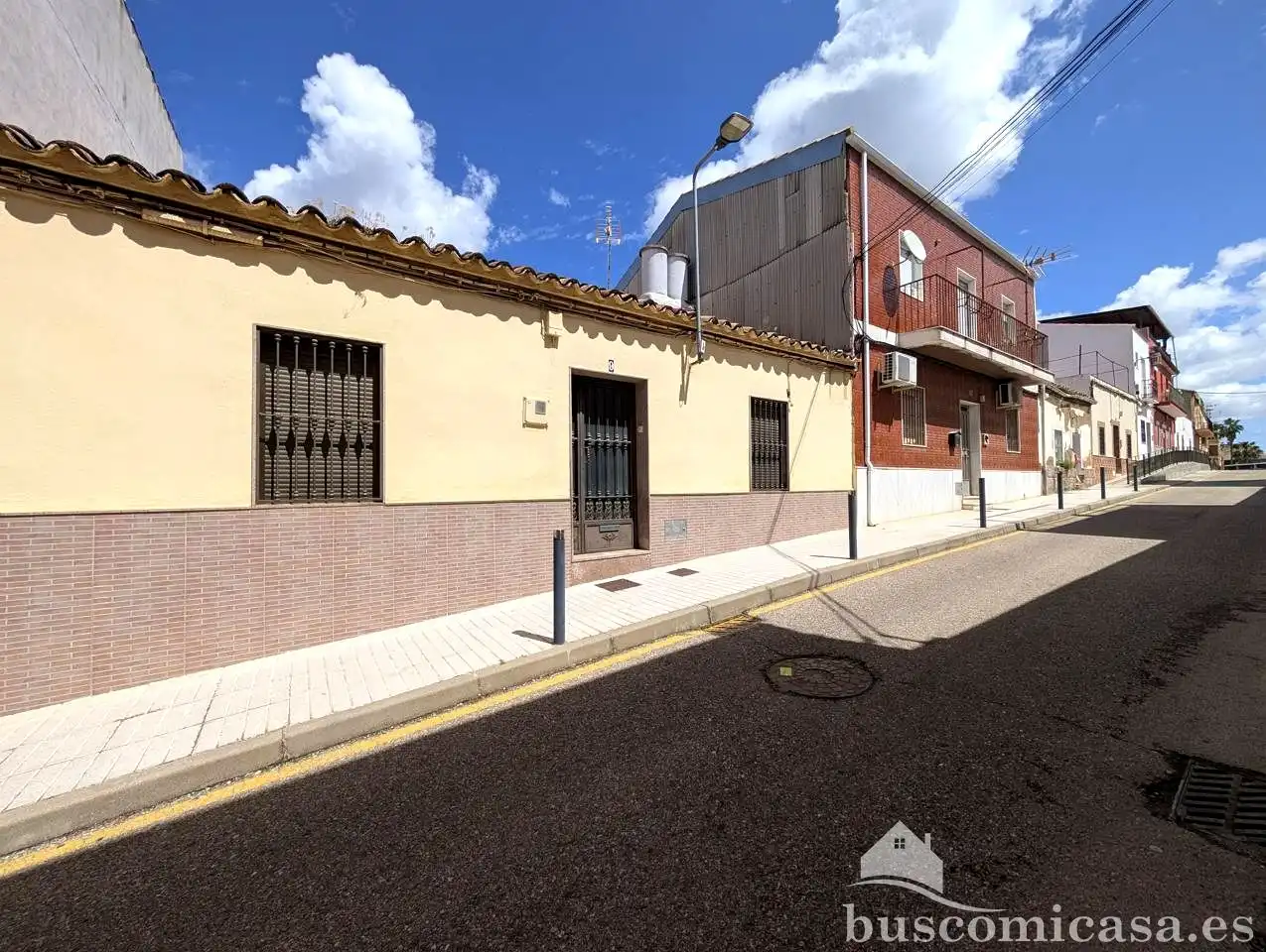 Vista exterior de Casa o xalet en venda en Linares amb Terrassa i Traster