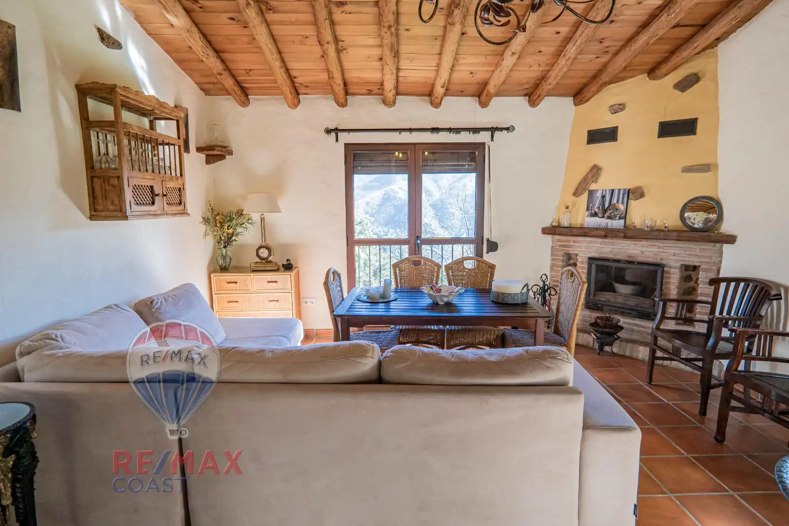Sala de estar de Finca rústica en venta en Jubrique con Jardín privado, Terraza y Piscina
