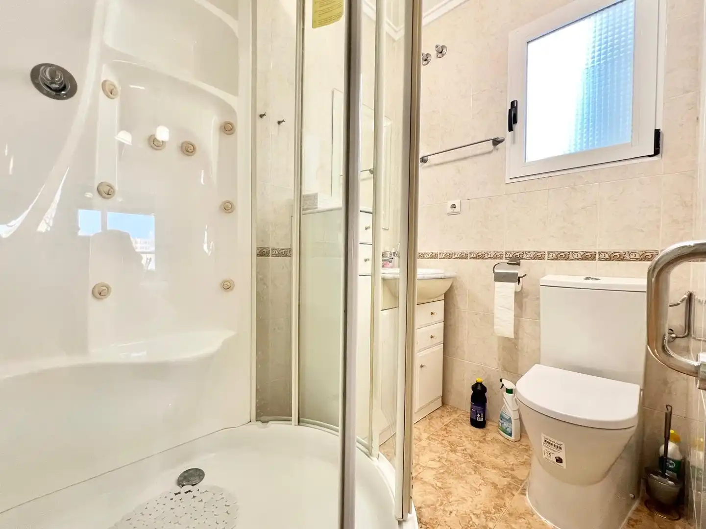 Baño de Ático de alquiler en Torrevieja con Aire acondicionado, Calefacción y Terraza