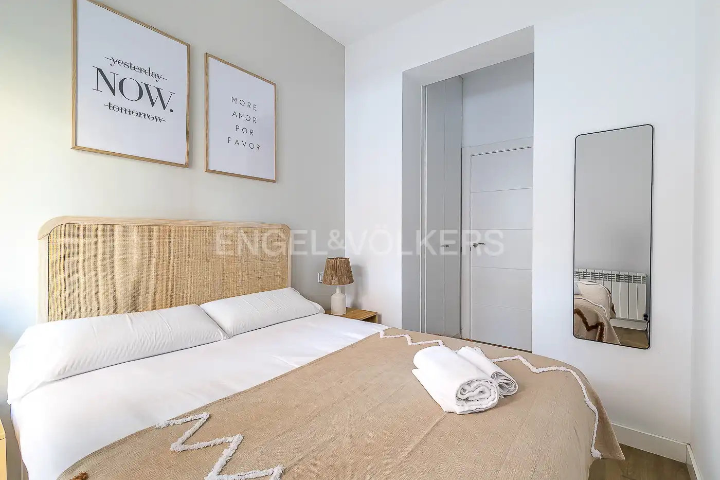Dormitori de Apartament de lloguer en Madrid amb Aire condicionat, Calefacció i Moblat